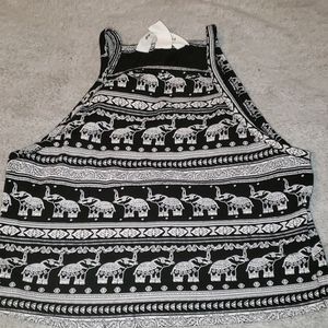 Black and white cropped top